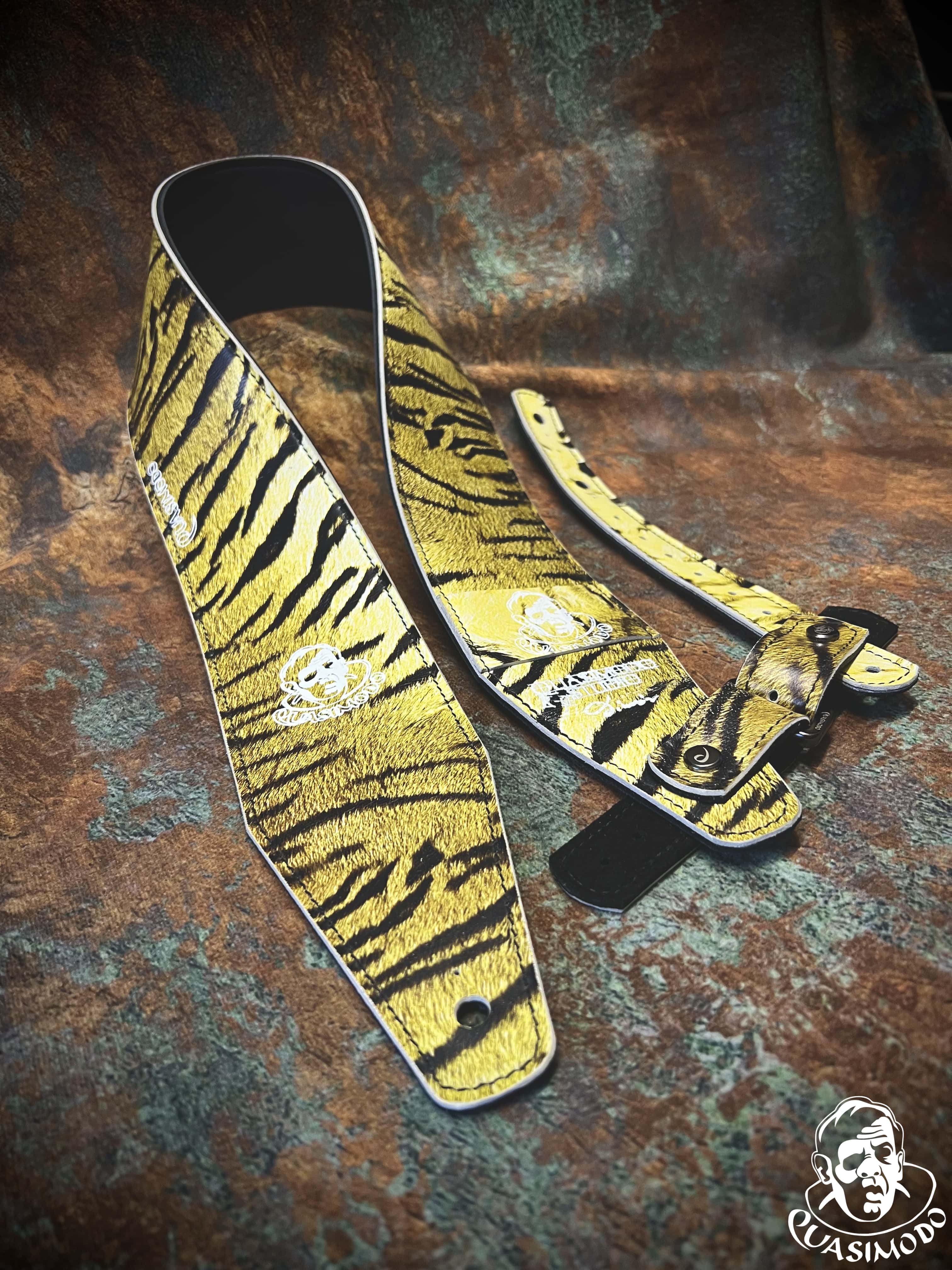 Image of Limited edition custom guitar strap-Face-Limit Design-L-330